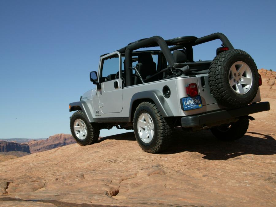  Jeep Wrangler 2005 года  (фото 11 из 21)
